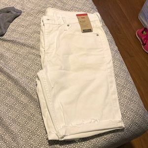 Levi’s shorts !!!
